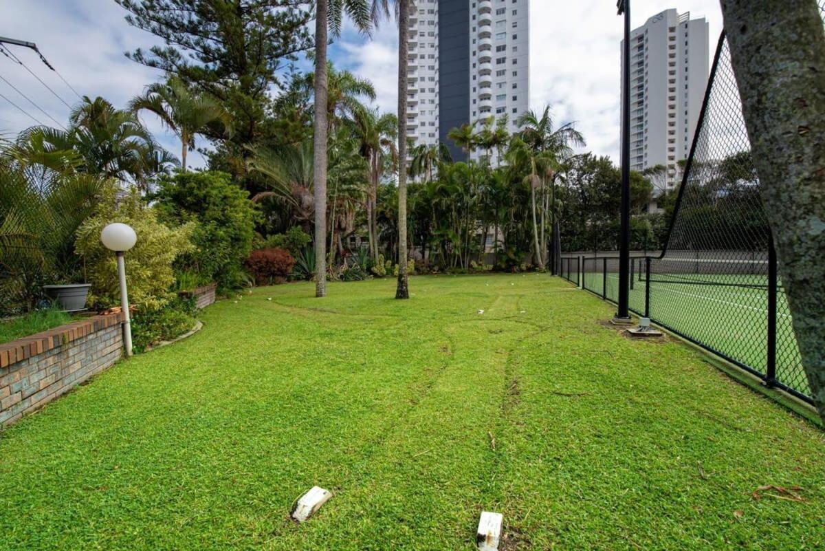 Surfers Paradise Beachfront Pool and Views