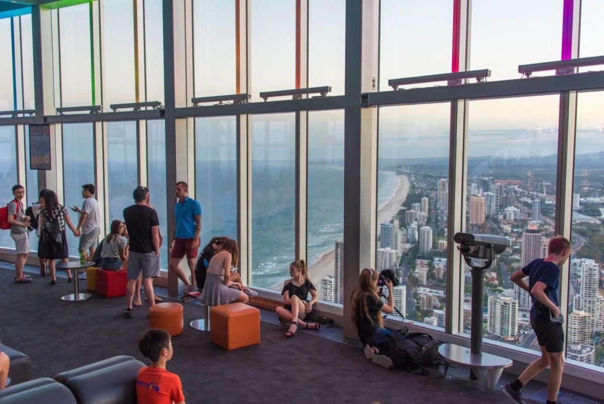 Surfers Paradise Beachfront Pool and Views