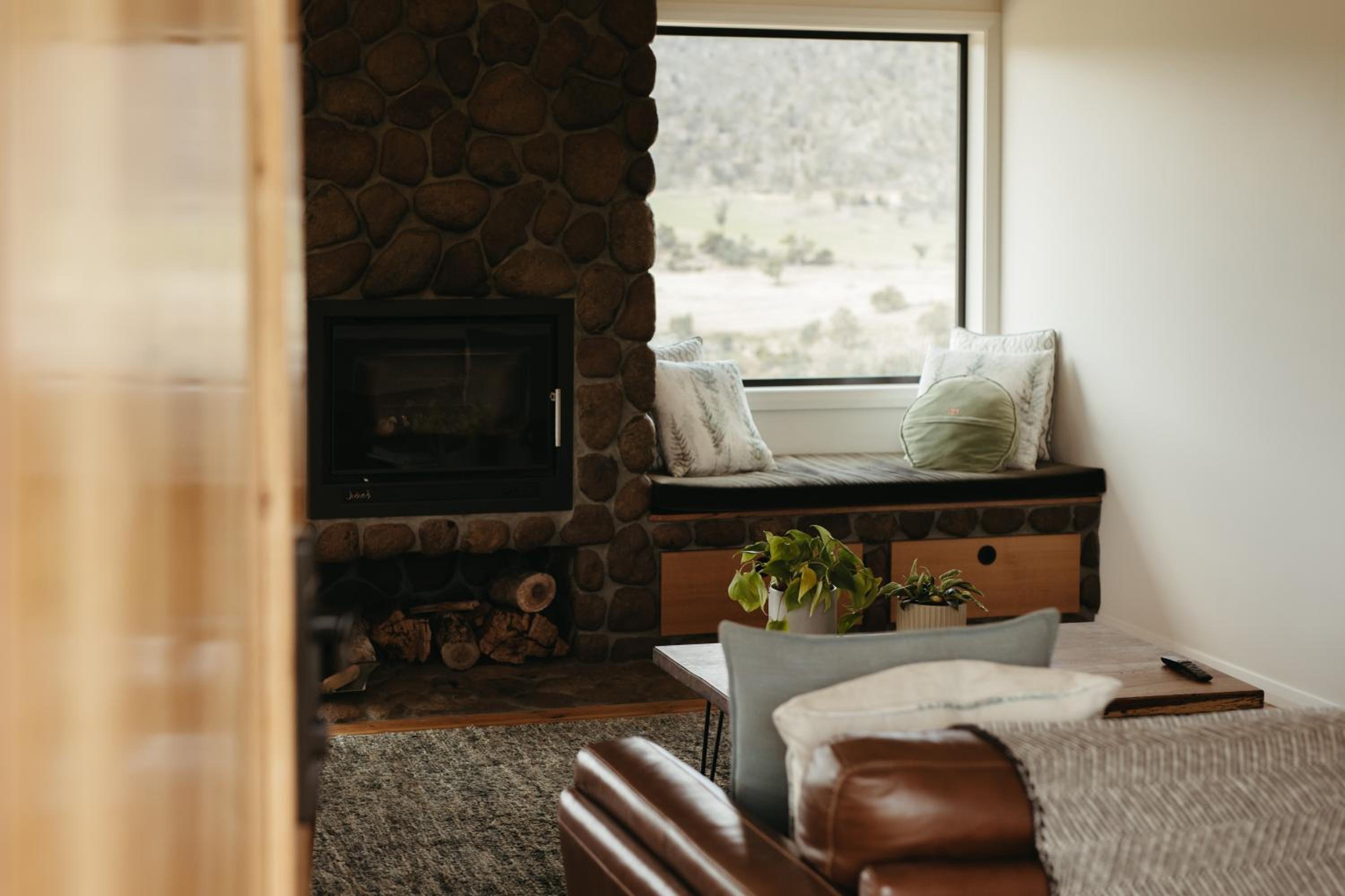 The Picker's Hut - Luxury Farm Stay