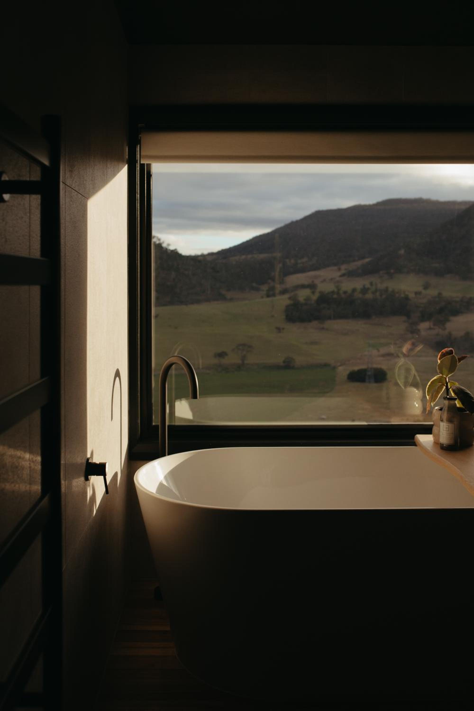 The Picker's Hut - Luxury Farm Stay
