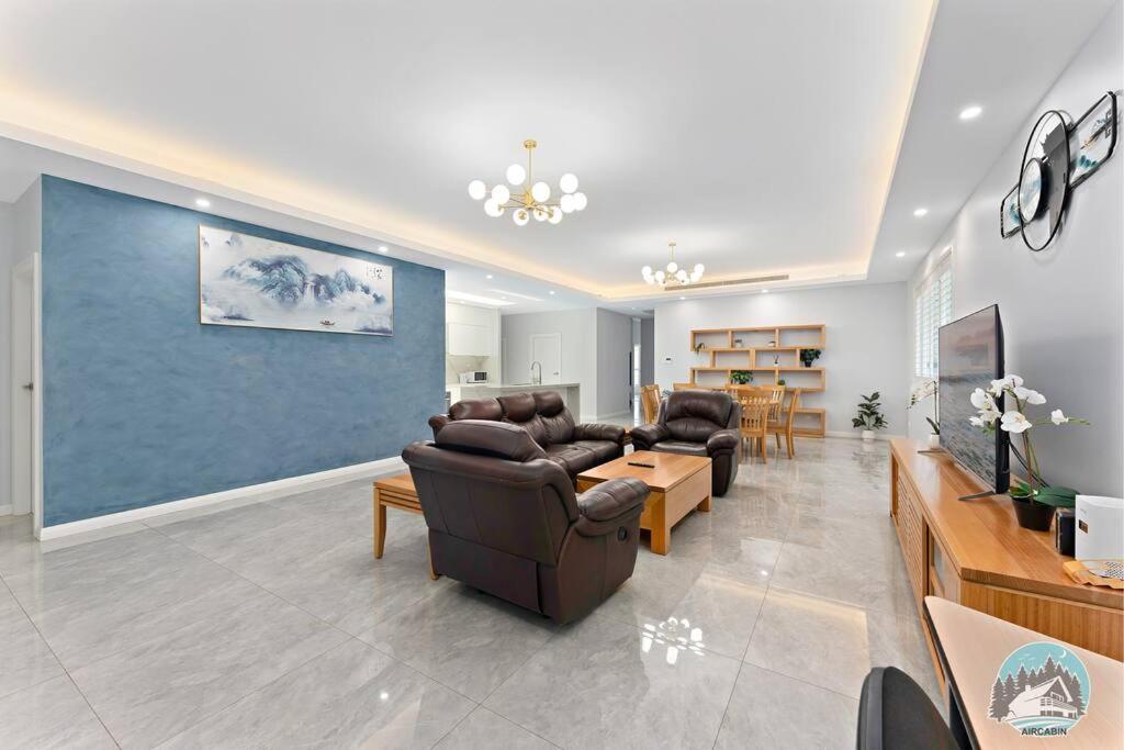 Aircabin - Fairfield - Modern - 6 Bedrooms House