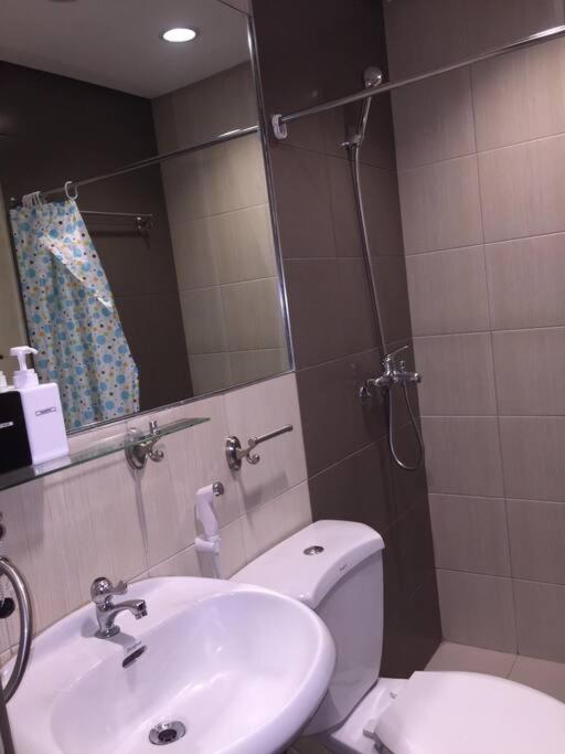 Spacious Studio Apartment B301 view 4