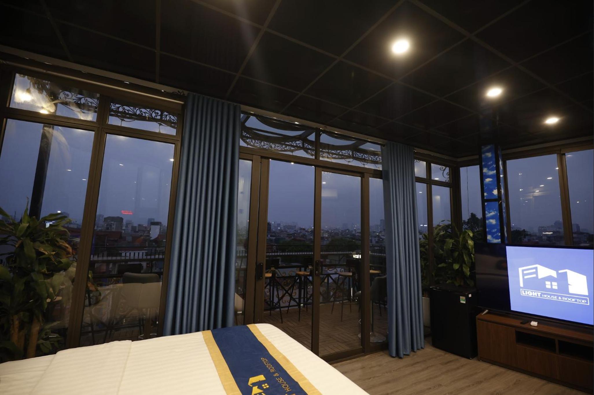 Light House & Rooftop