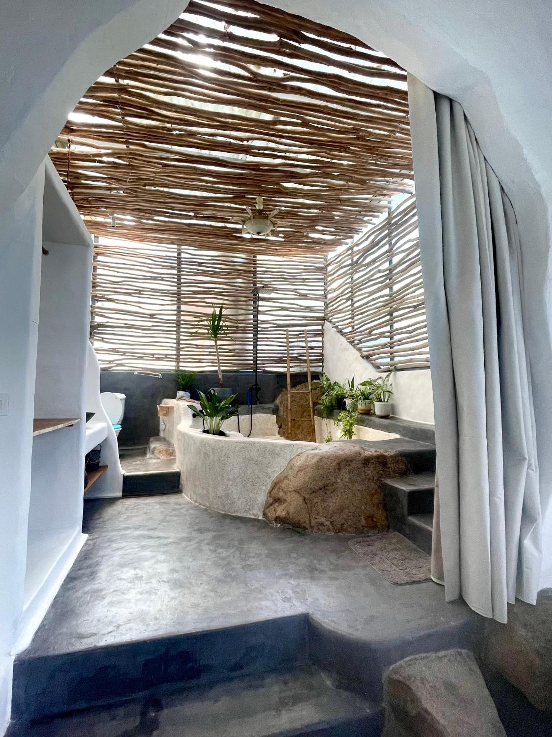 Rosarii Pacis Villa - Venuestay view 4