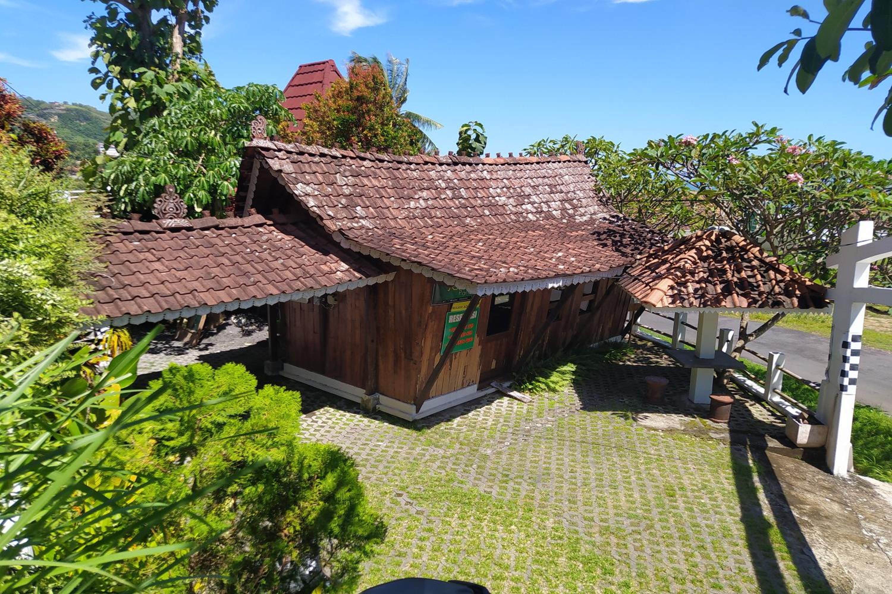 Villa Joglo Paris view 2