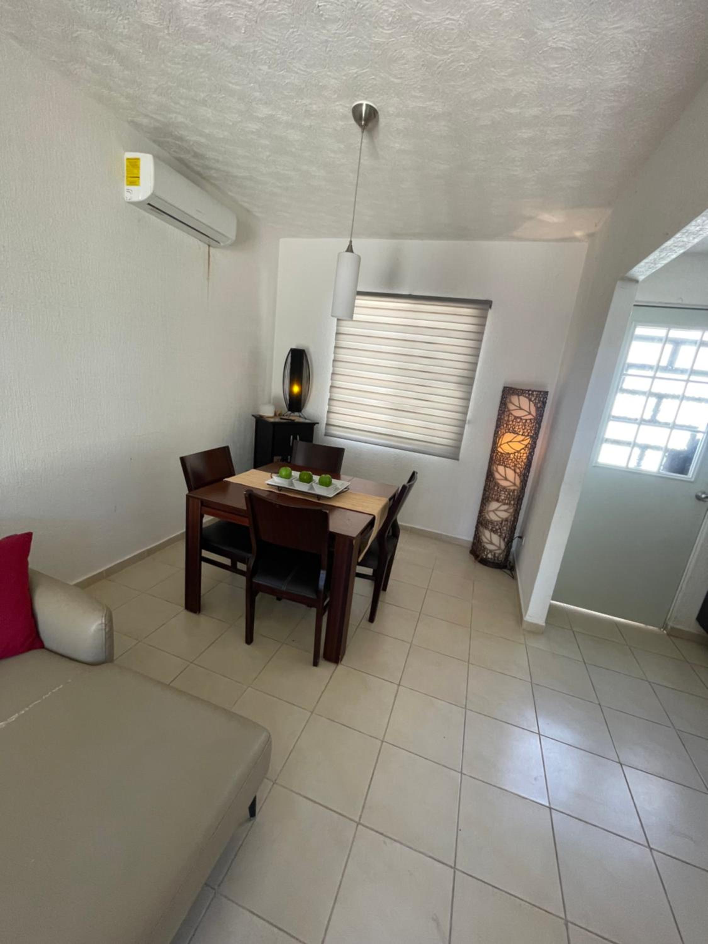Casa en privada con alberca