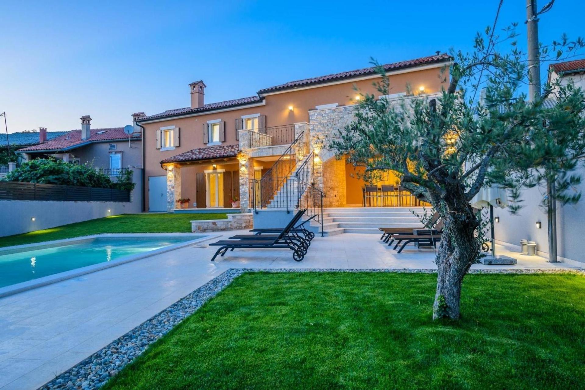 Villa Grande, Klimatisiert Und Mit Pool In Jursici view 3