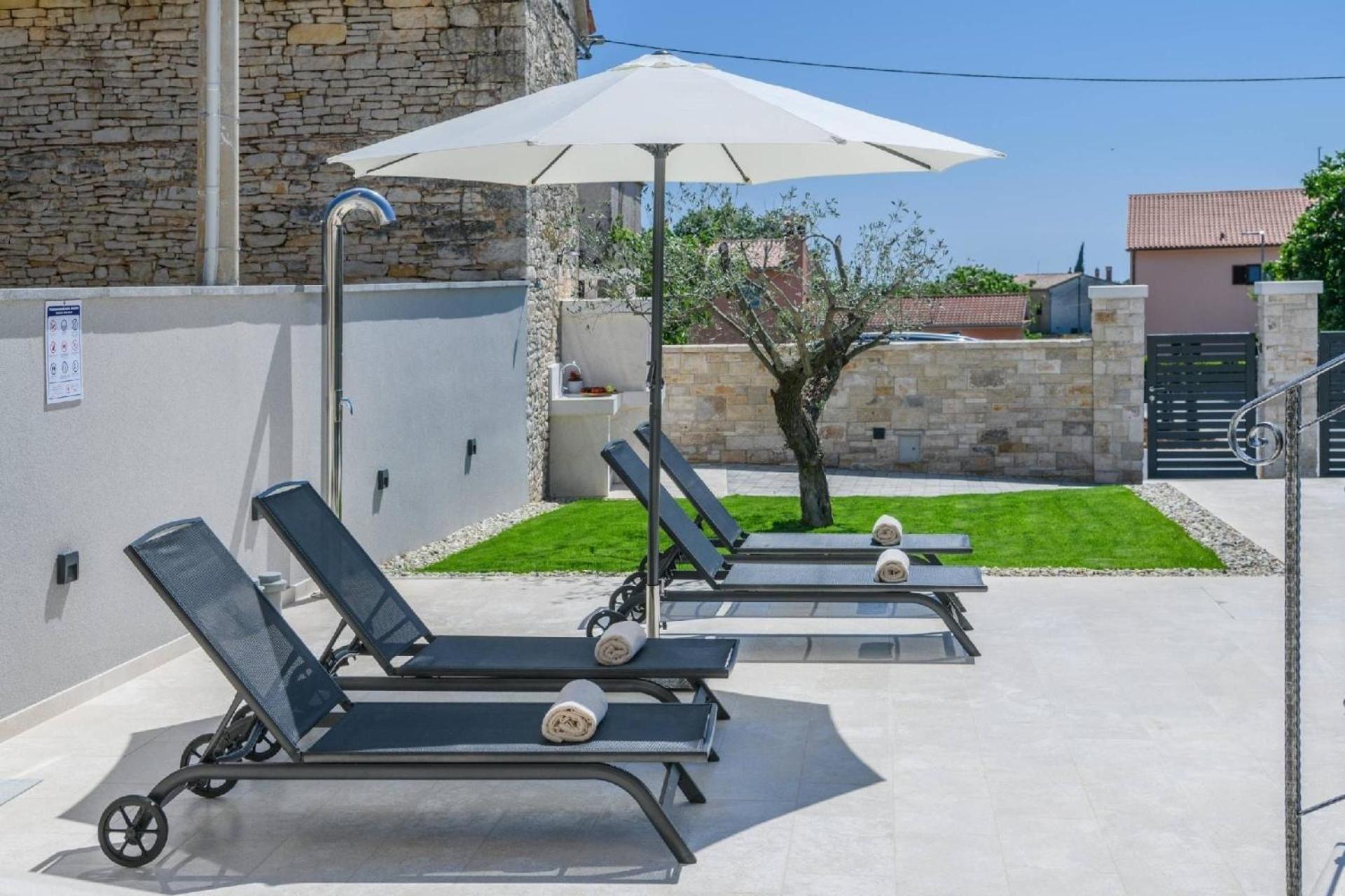 Villa Grande, Klimatisiert Und Mit Pool In Jursici view 4