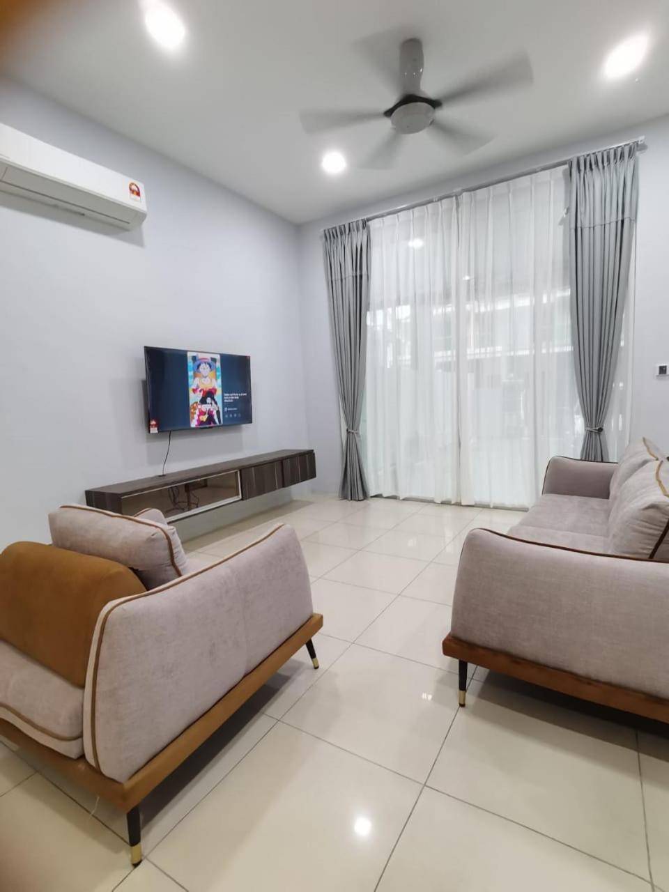 The Blue Residence with 4 bedrooms & 4 bathrooms view 4