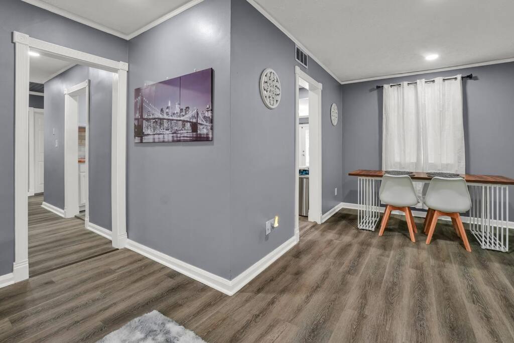 Daniel's Midtown Retreat - Pet Friendly - 5 beds - Centrally Located view 4