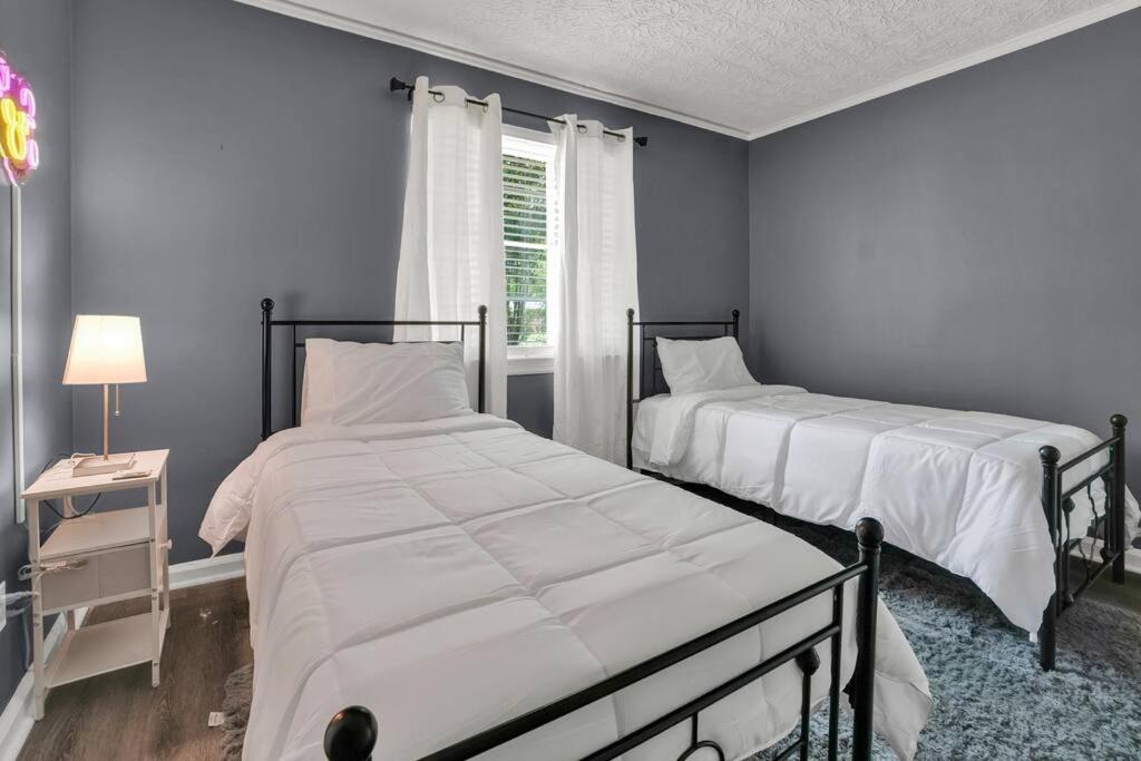 Daniel's Midtown Retreat - Pet Friendly - 5 beds - Centrally Located view 5