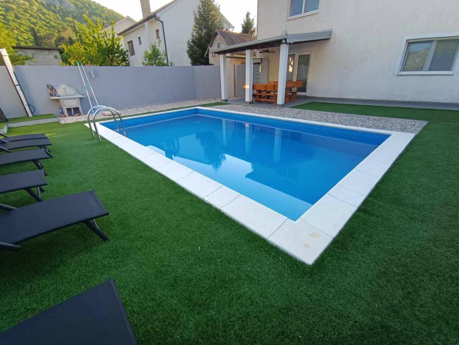 Sasha Apartment and Swimming Pool