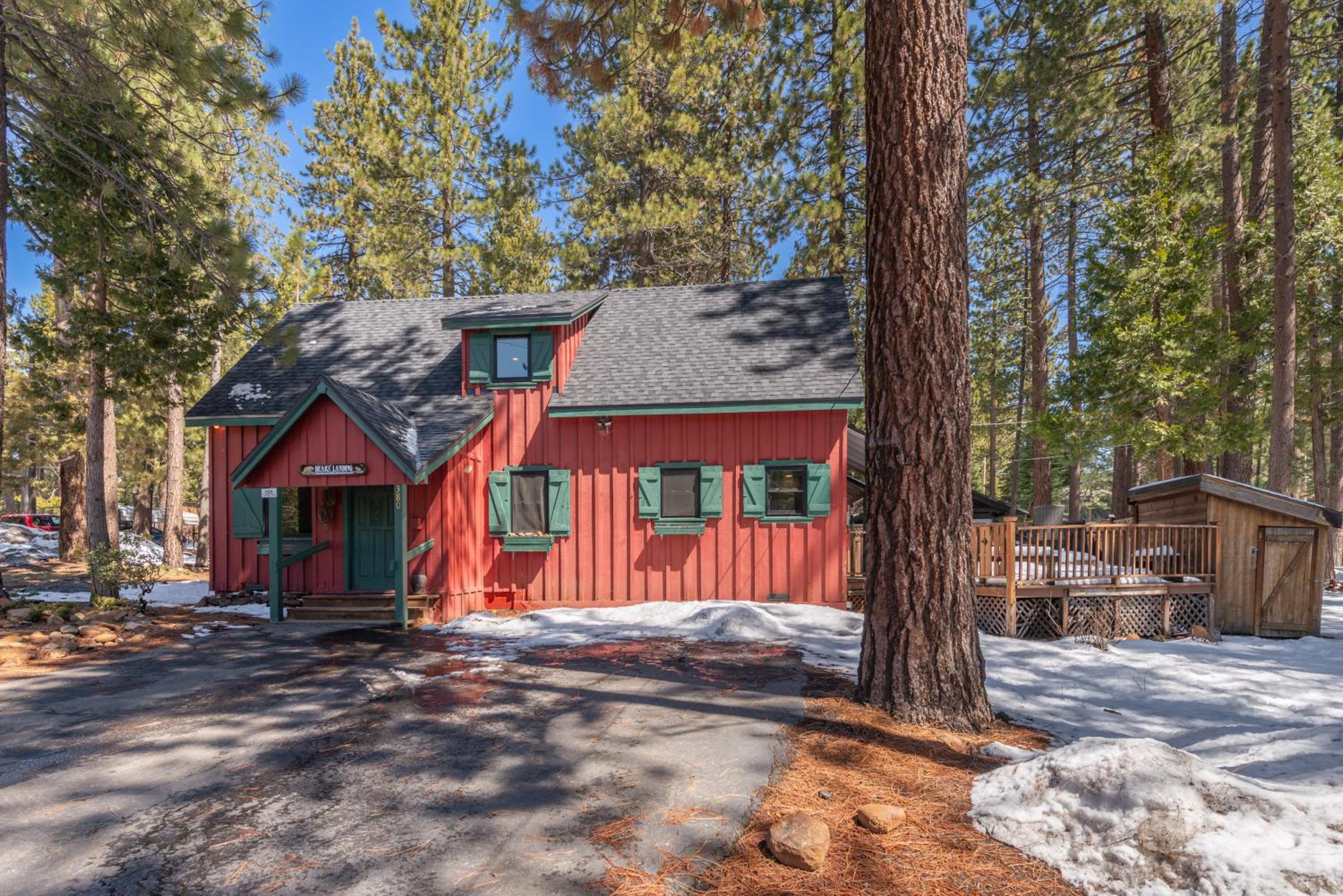 Cozy Cabin 5 Min Walk to Lake Tahoe Hot-Tub Excellent Location view 3