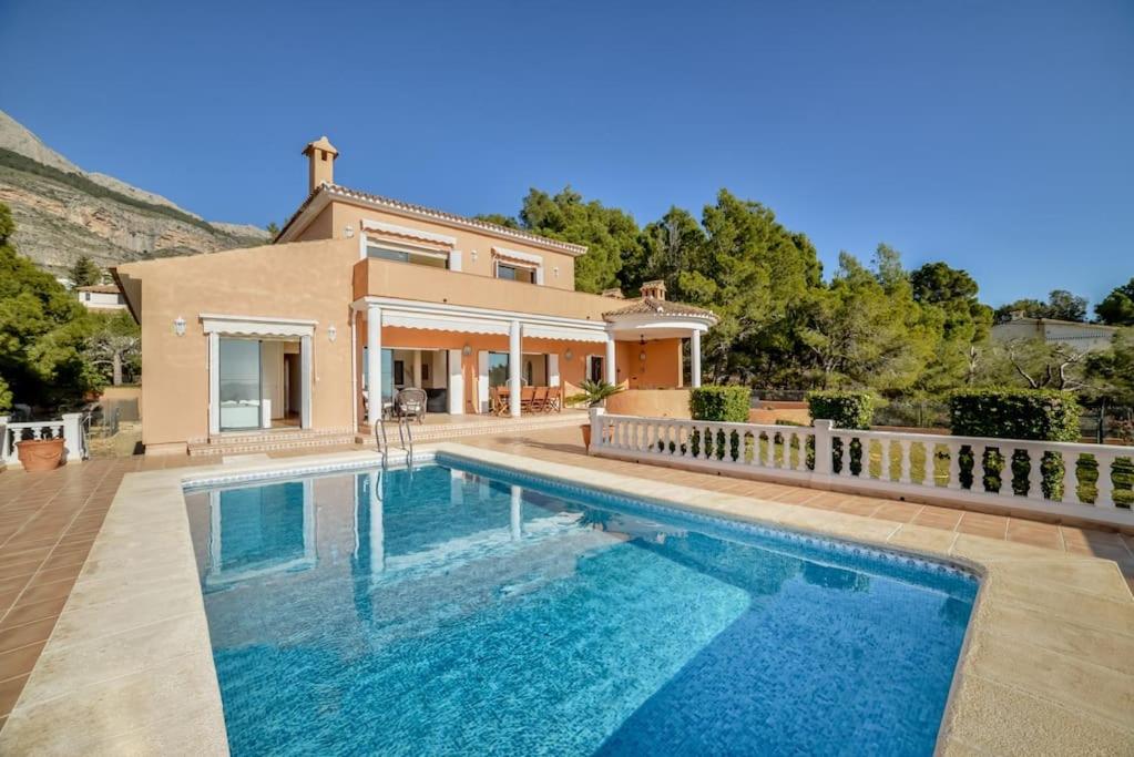 Villa mediterránea con vistas al mar en Sierra de Altea view 2