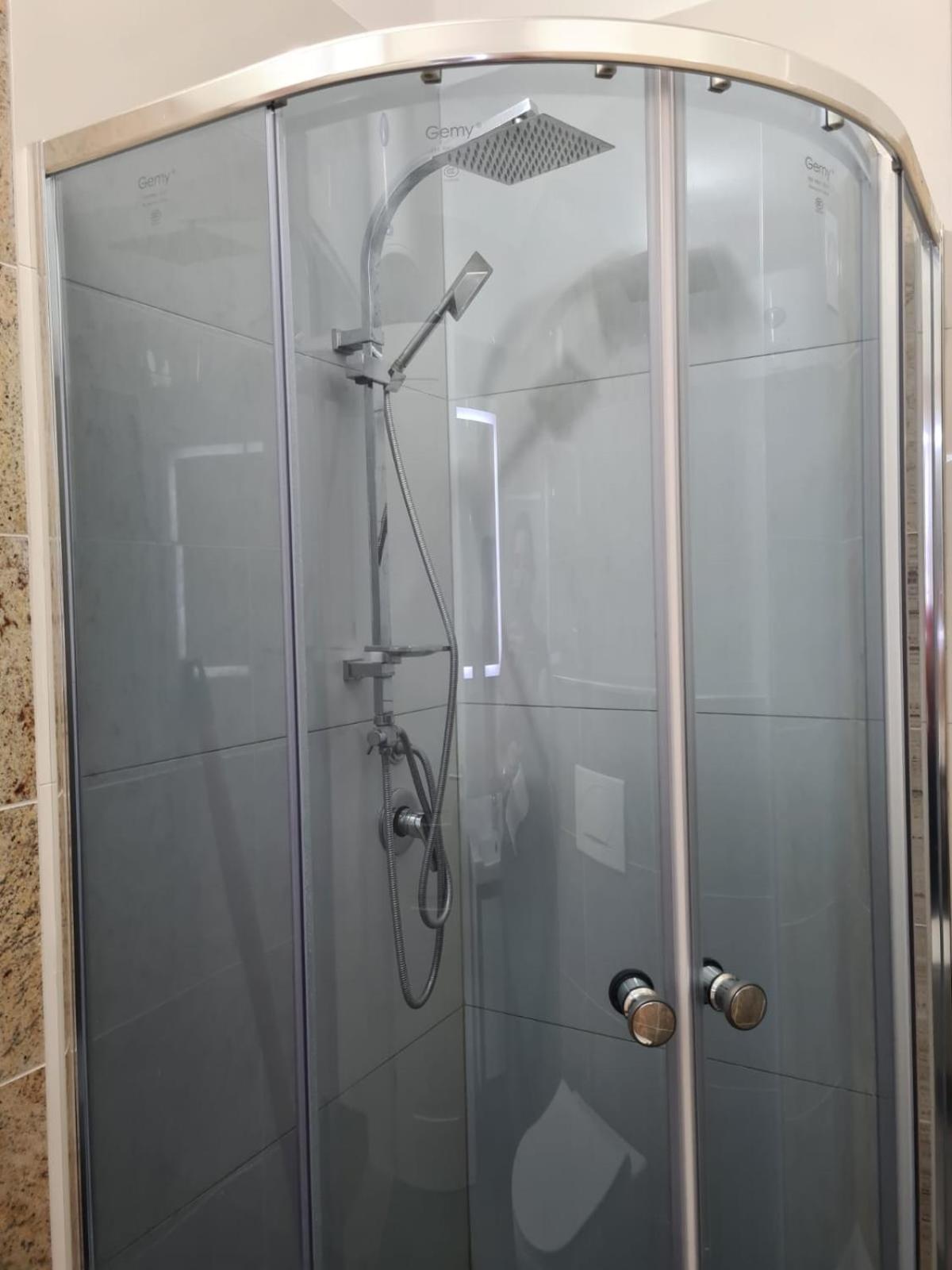 Modern apartment Fishta Q5 22