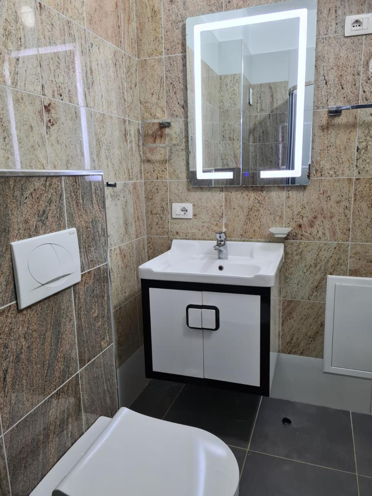 Modern apartment Fishta Q5 22
