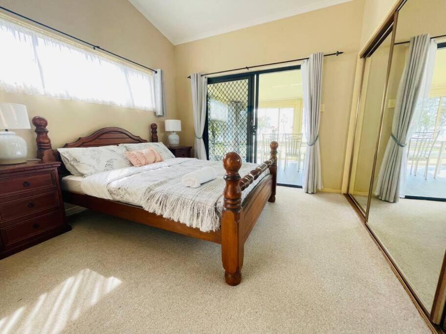 Aircabin - Tuggerawong - Lake Front - 3 Beds House