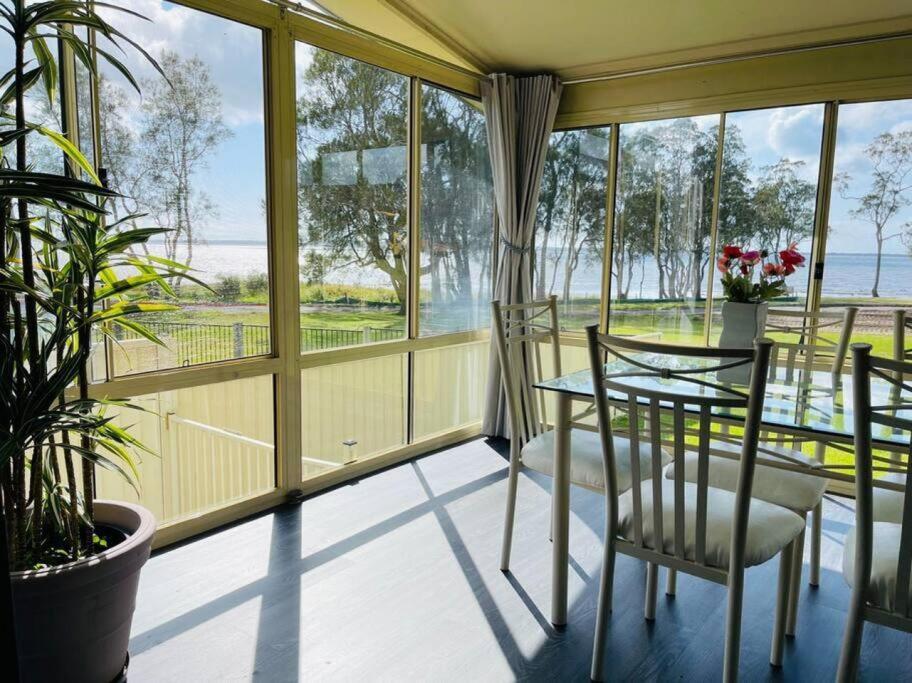 Aircabin - Tuggerawong - Lake Front - 3 Beds House