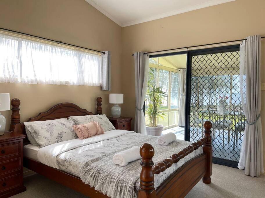 Aircabin - Tuggerawong - Lake Front - 3 Beds House