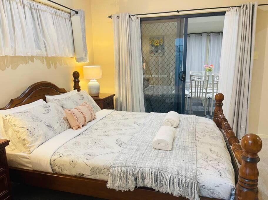 Aircabin - Tuggerawong - Lake Front - 3 Beds House