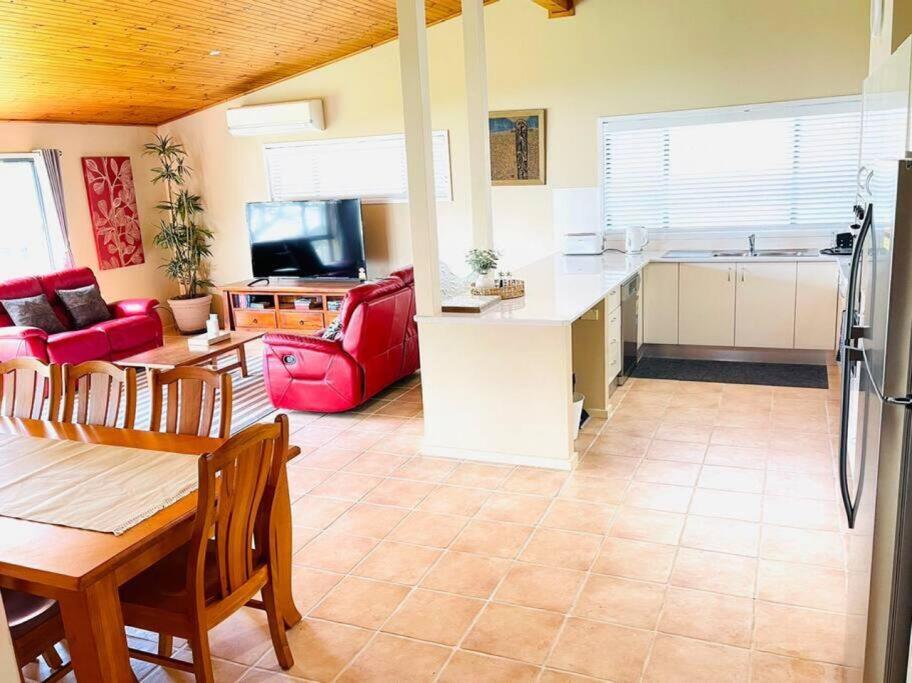 Aircabin - Tuggerawong - Lake Front - 3 Beds House