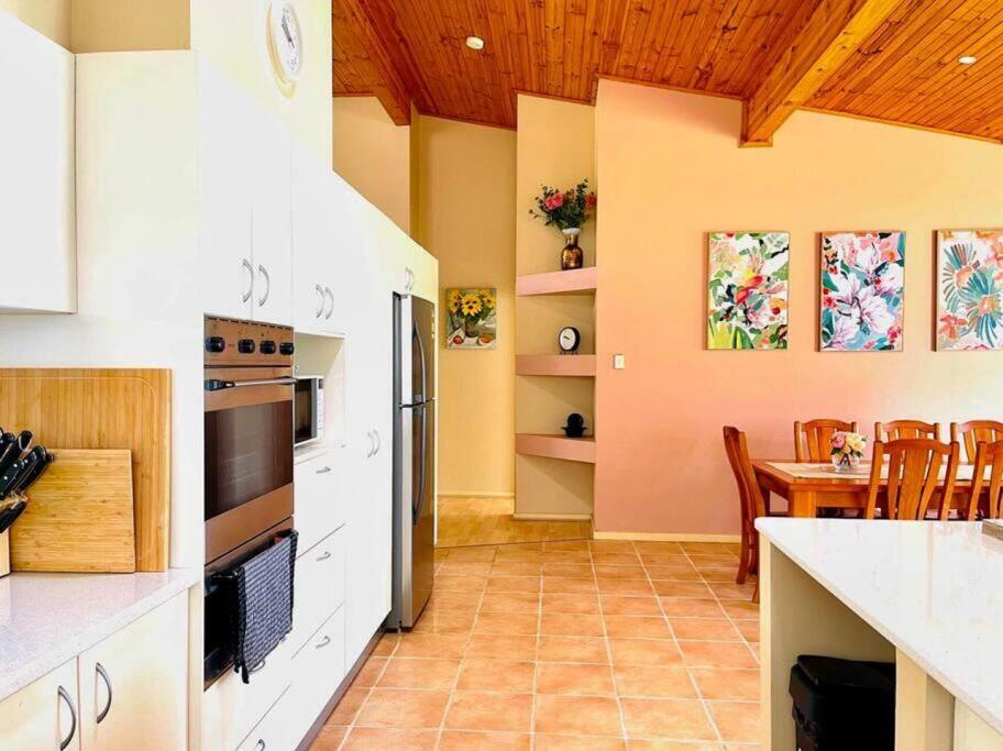 Aircabin - Tuggerawong - Lake Front - 3 Beds House