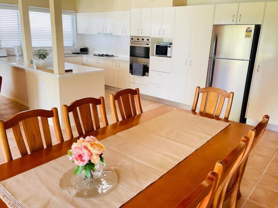 Aircabin - Tuggerawong - Lake Front - 3 Beds House