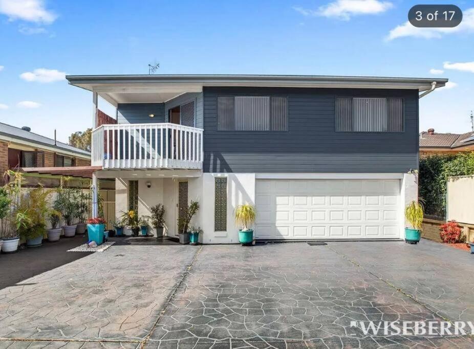 Aircabin - Tuggerawong - Lake Front - 3 Beds House