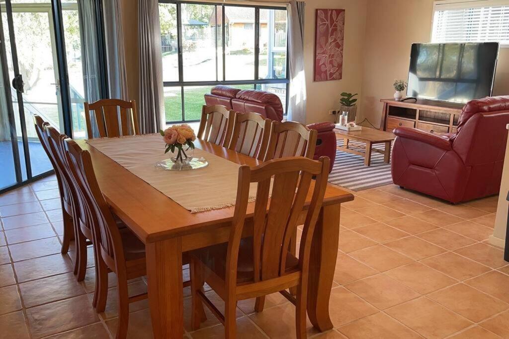 Aircabin - Tuggerawong - Lake Front - 3 Beds House