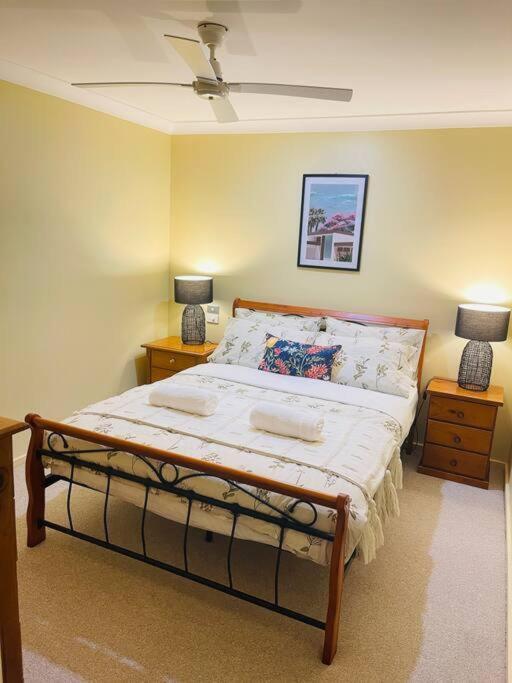 Aircabin - Tuggerawong - Lake Front - 3 Beds House