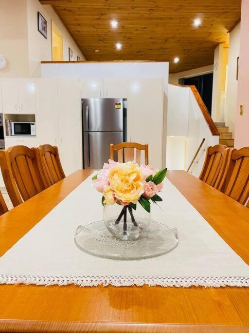 Aircabin - Tuggerawong - Lake Front - 3 Beds House
