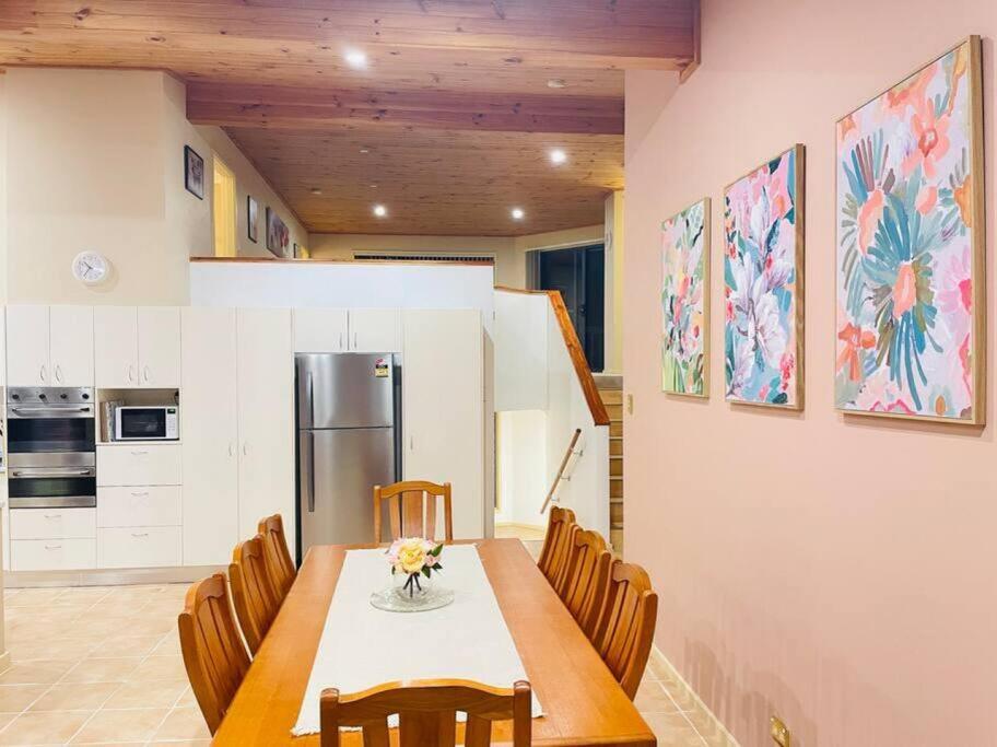 Aircabin - Tuggerawong - Lake Front - 3 Beds House