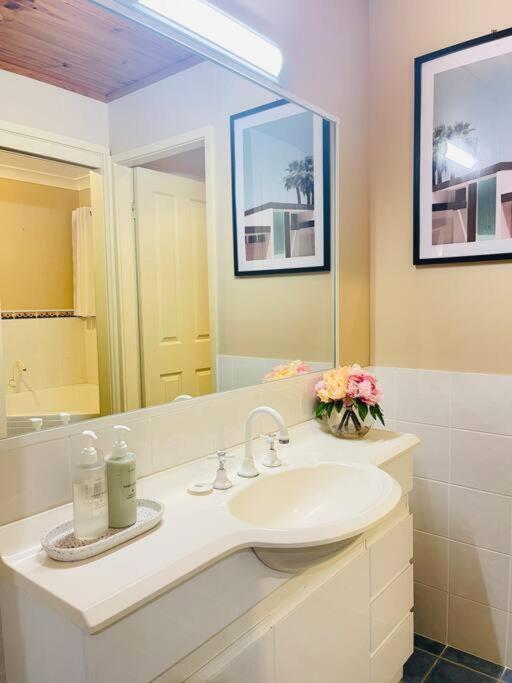 Aircabin - Tuggerawong - Lake Front - 3 Beds House