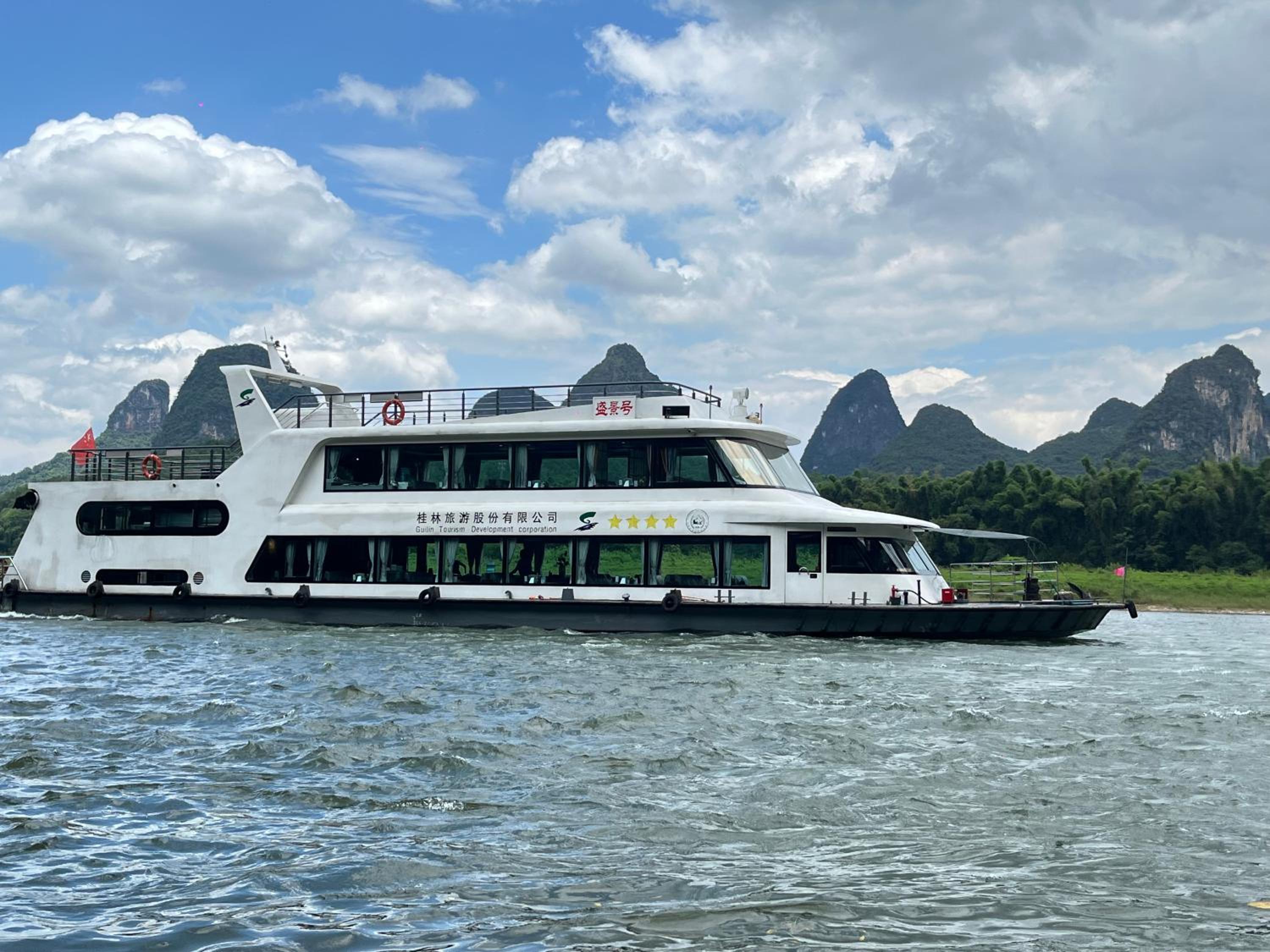 Yangshuo River Lodge Hotel--English speaking team&Swimming pool&Activties organized&Free pick up from Airport or TS over 3 nights