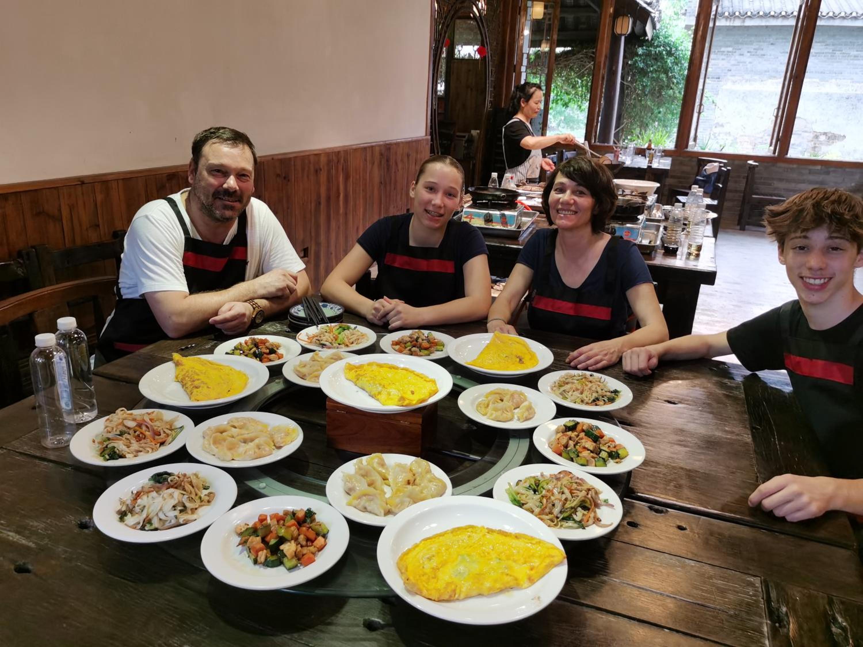 Yangshuo River Lodge Hotel--English speaking team&Swimming pool&Activties organized&Free pick up from Airport or TS over 3 nights