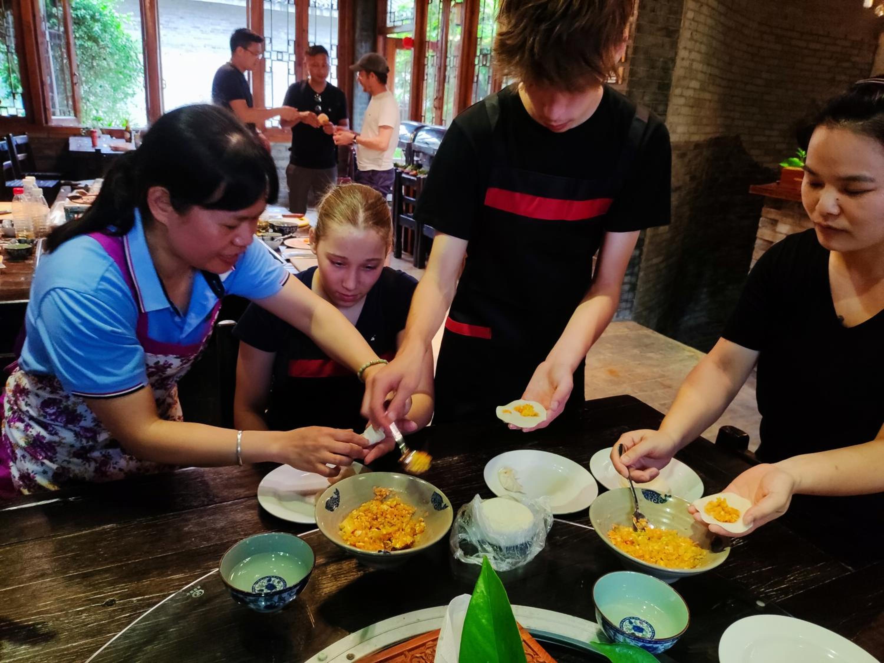 Yangshuo River Lodge Hotel--English speaking team&Swimming pool&Activties organized&Free pick up from Airport or TS over 3 nights