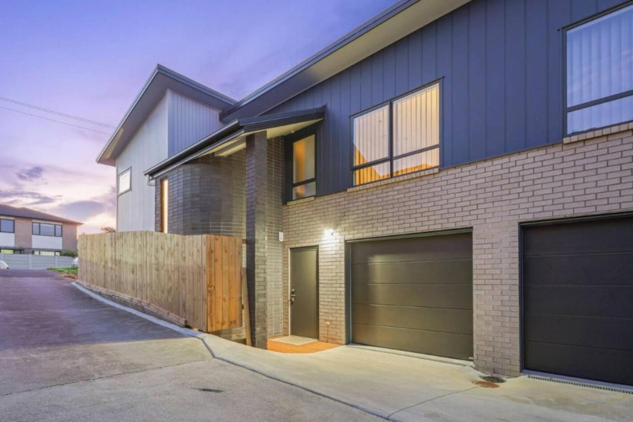 Nexus Townhouse with Parking and Wifi view 2