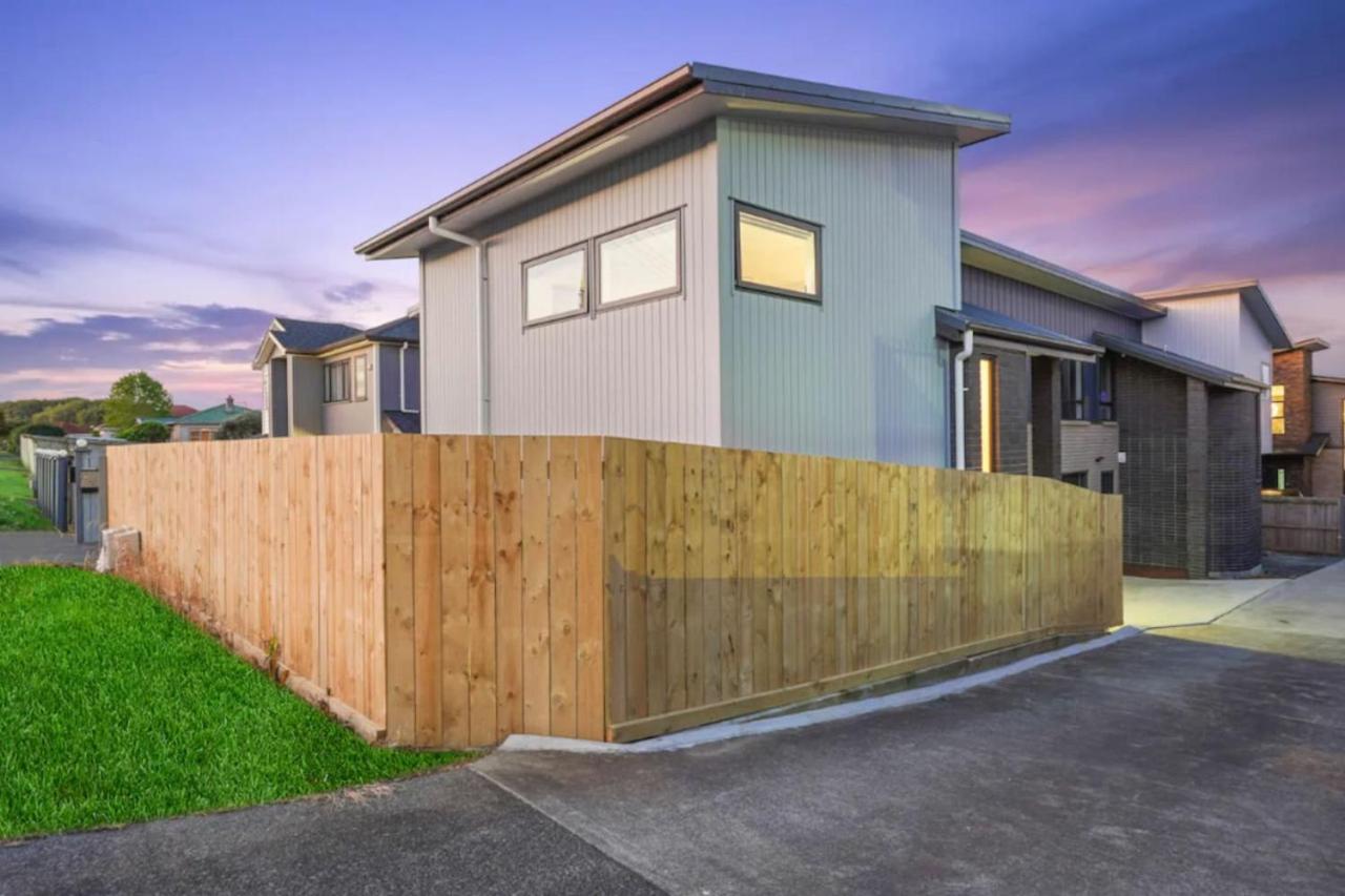 Nexus Townhouse with Parking and Wifi view 3