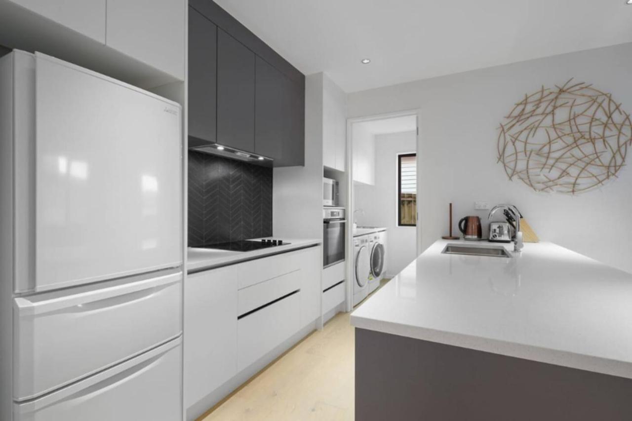 Stunning Luxe Home Near Airport view 3