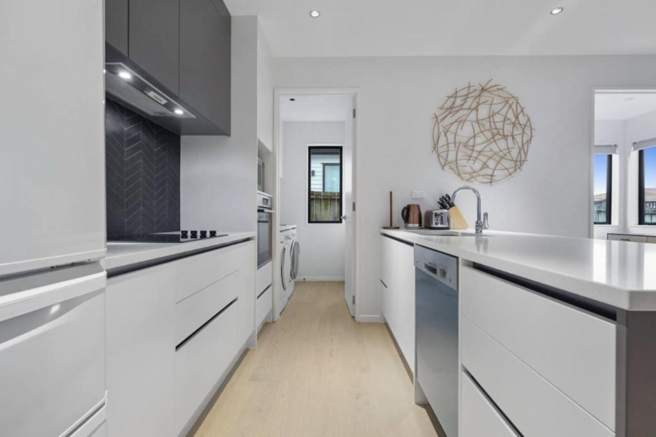 Stunning Luxe Home Near Airport view 4