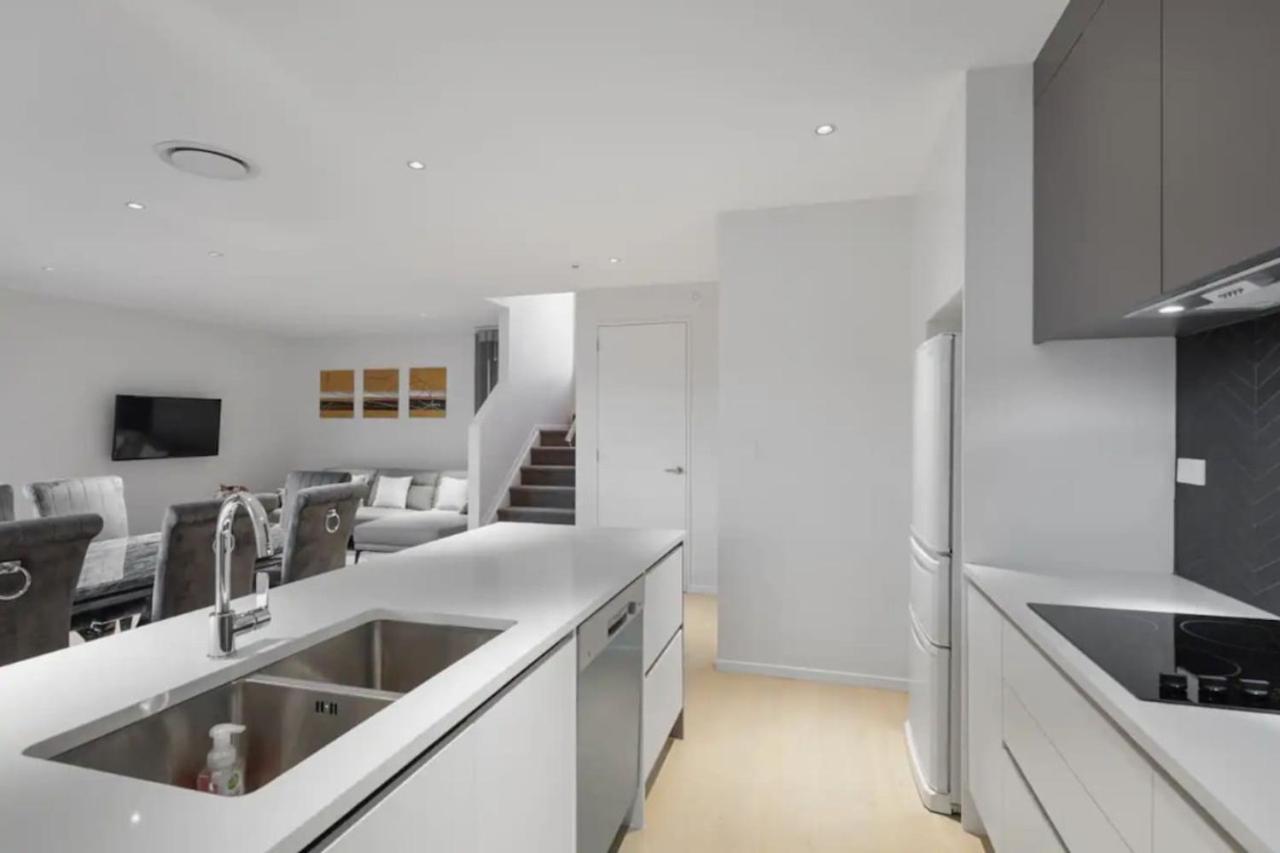 Stunning Luxe Home Near Airport view 5