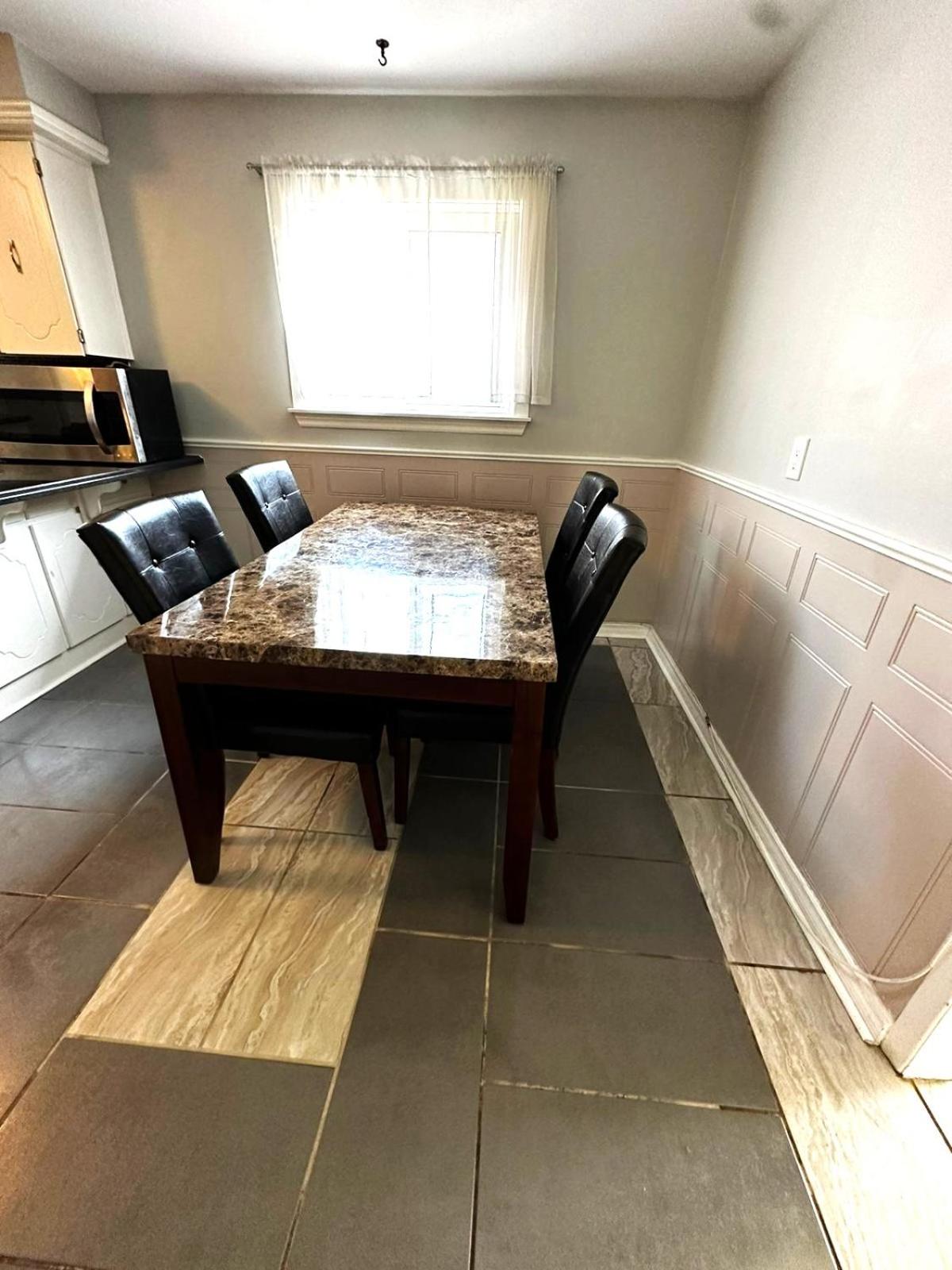 Charming & Affordable Private Room Near Plaza Restaurant & Gym 4