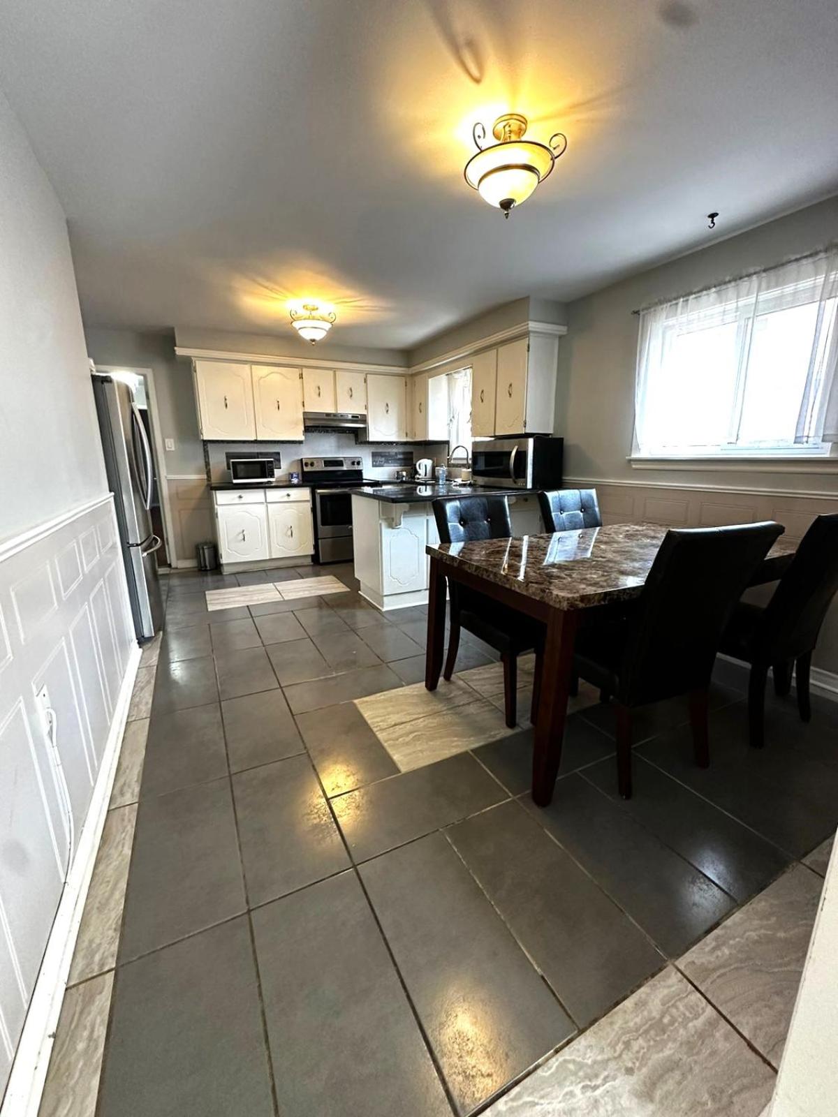Charming & Affordable Private Room Near Plaza Restaurant & Gym 4
