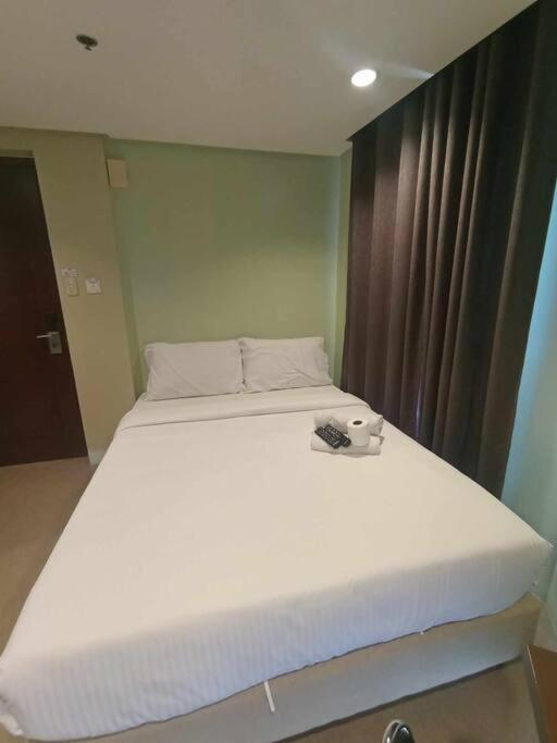 Spacious Studio Apartment B502 view 2