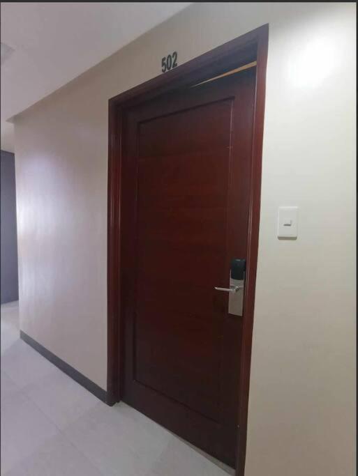 Spacious Studio Apartment B502 view 3