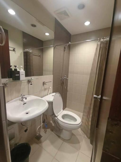 Spacious Studio Apartment B502 view 5