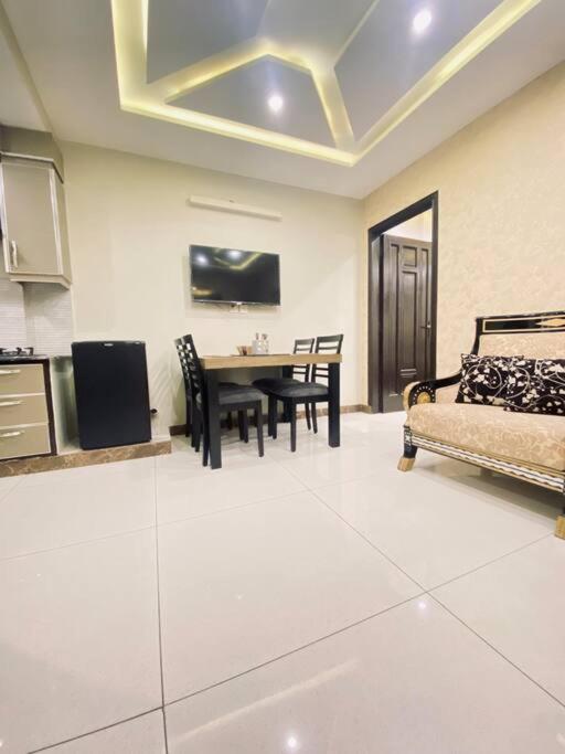 Bahria Town Lahore - NEXT INN Luxury Apartment to Admire your stay 102 view 2