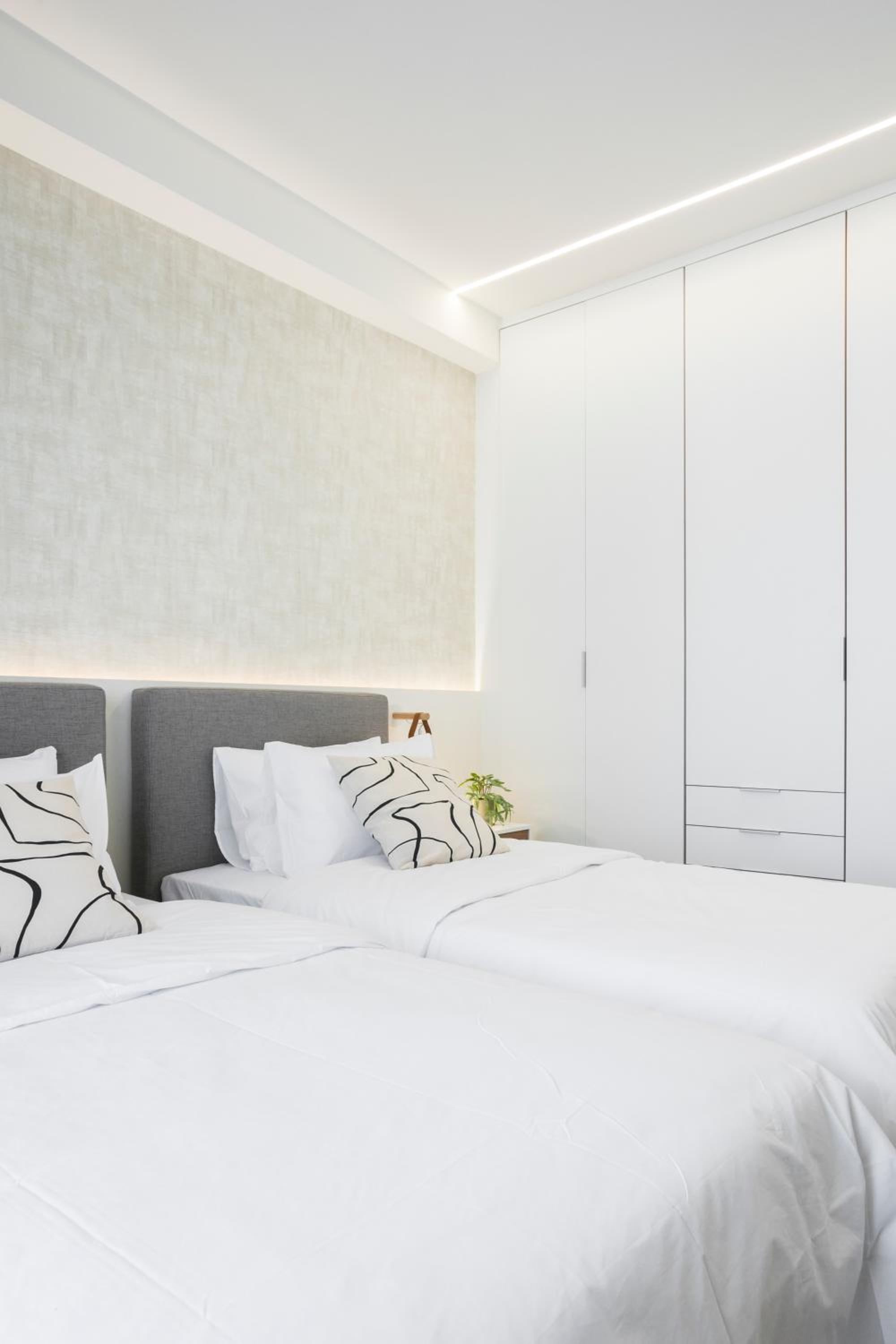 Deluxe Apartment in Kallithea with Balcony & Wifi