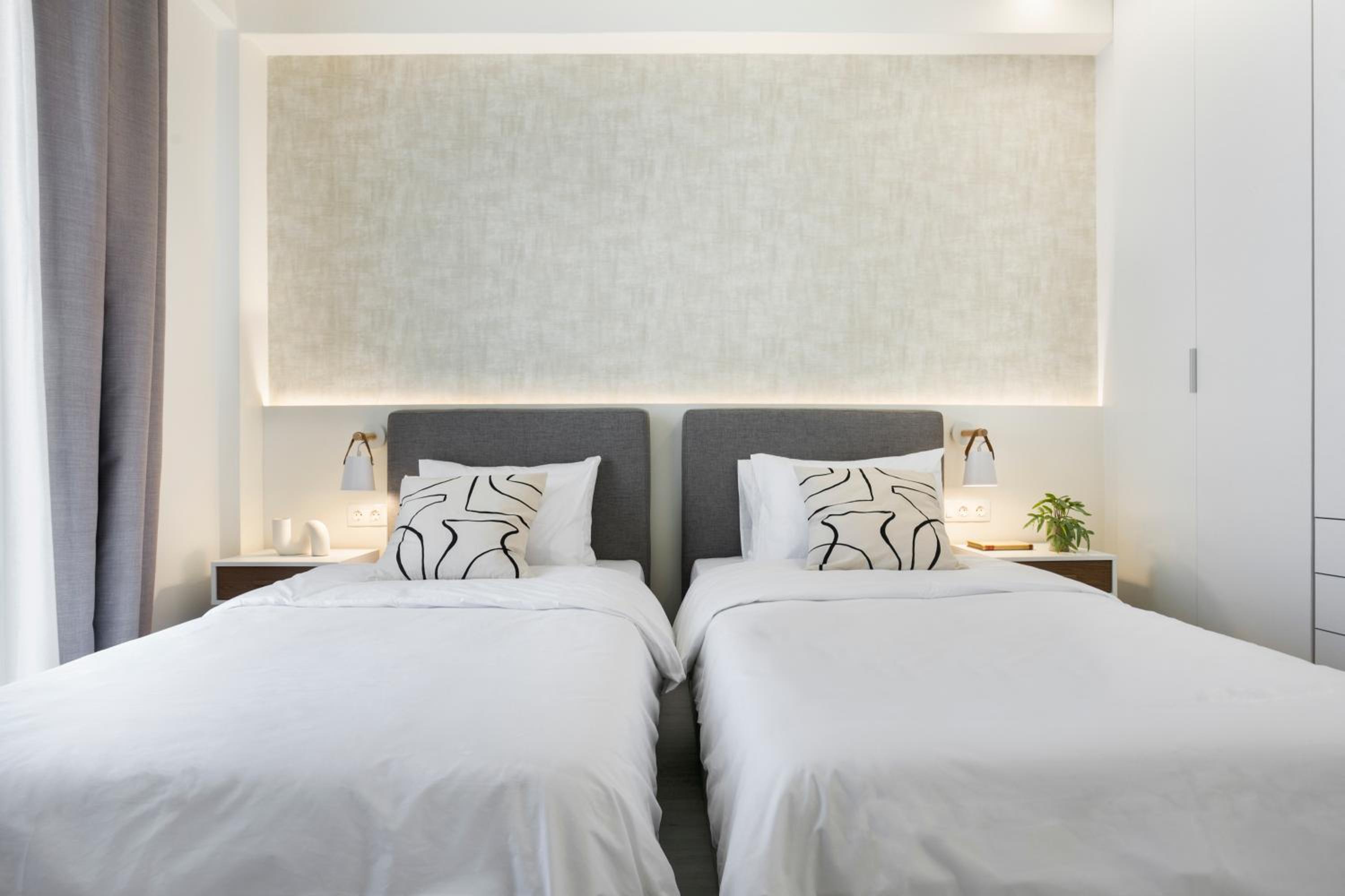 Deluxe Apartment in Kallithea with Balcony & Wifi