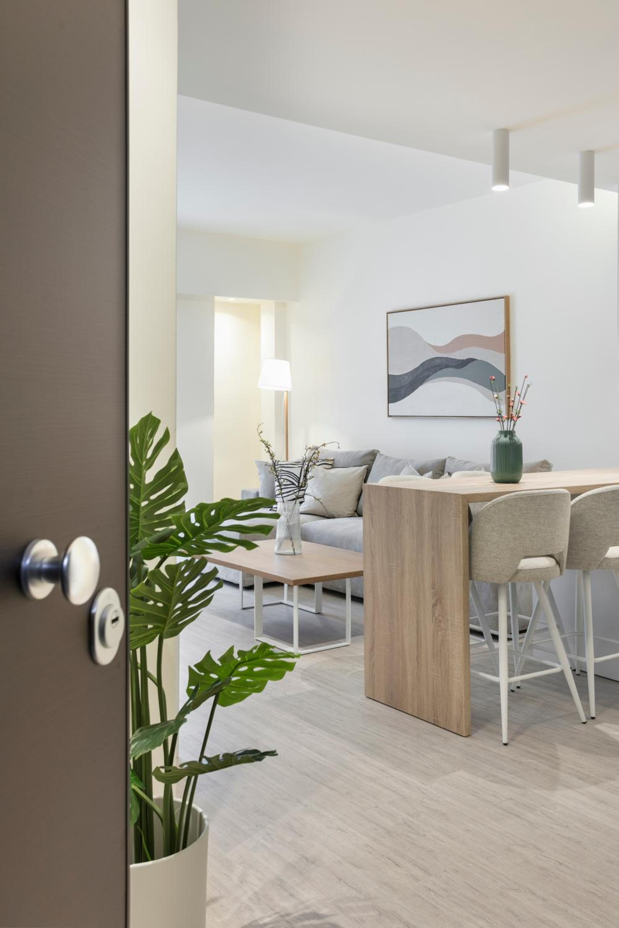 Deluxe Apartment in Kallithea with Balcony & Wifi